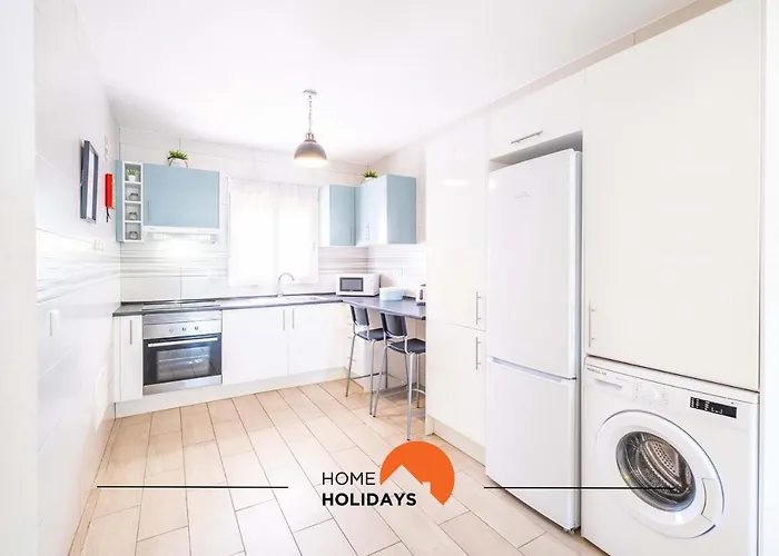 #112 Oura Pool & Nightlife Apartman