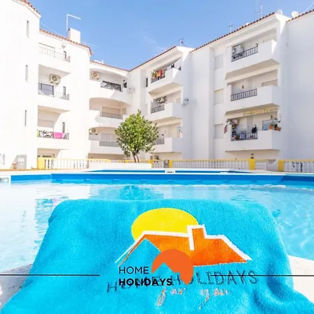 #112 Oura Pool & Nightlife *