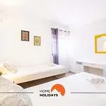 #112 Oura Pool & Nightlife Apartmán *