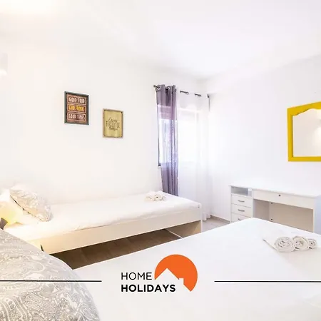 #112 Oura Pool & Nightlife Apartamento *